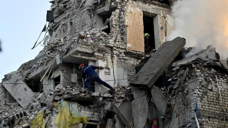 Deadly Russian barrage pounds Ukraine capital