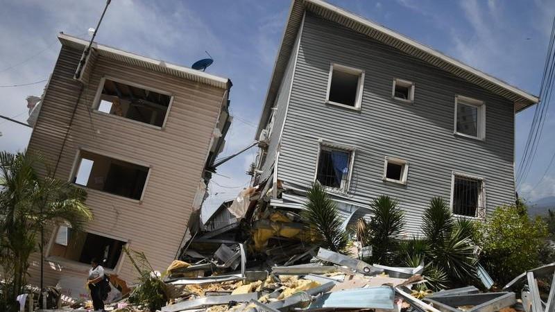 Hope fades, hunger grows a week after Venezuela quakes