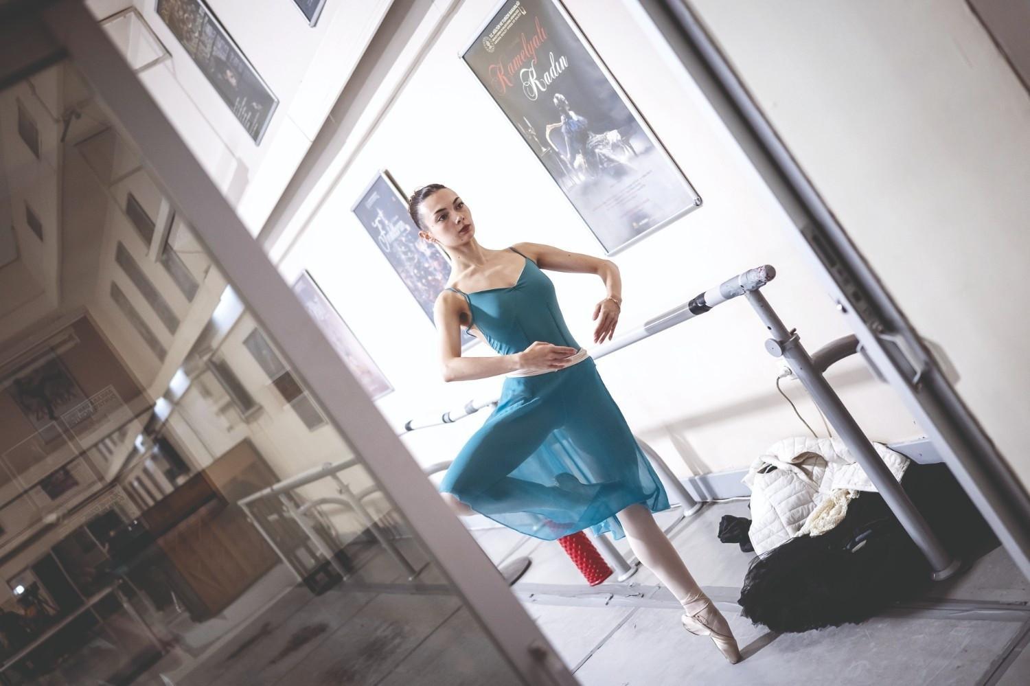 Turkish ballerina advances to final on Bolshoi stage