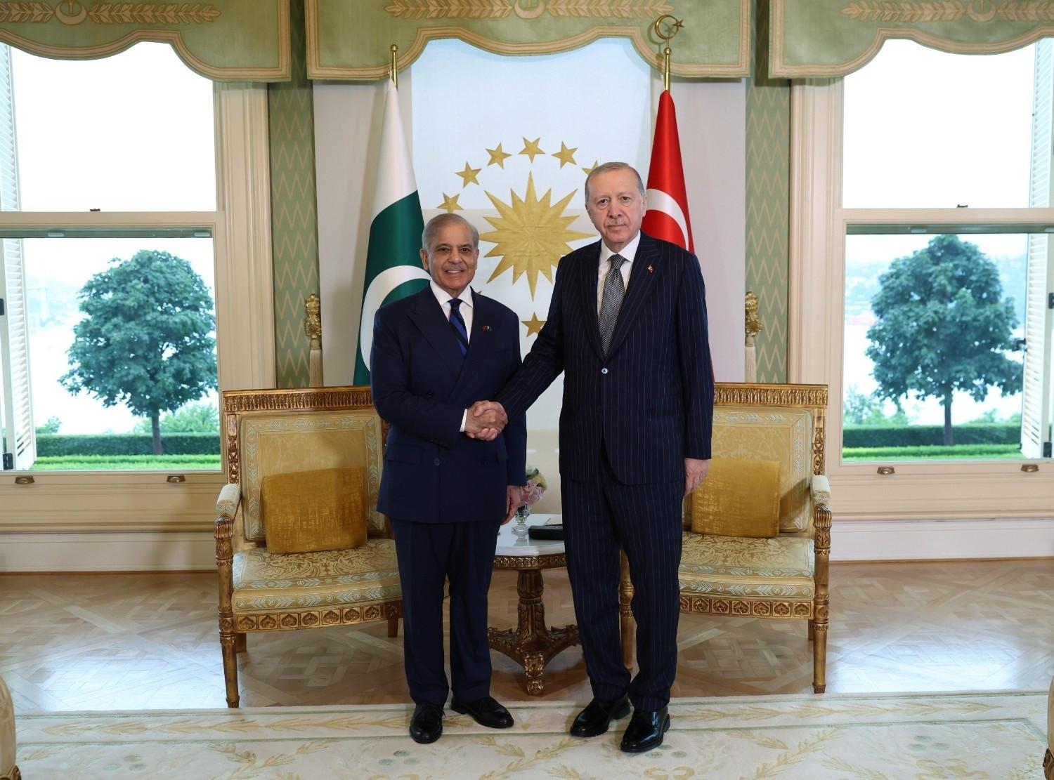 Pakistan premier visits Türkiye to boost ties