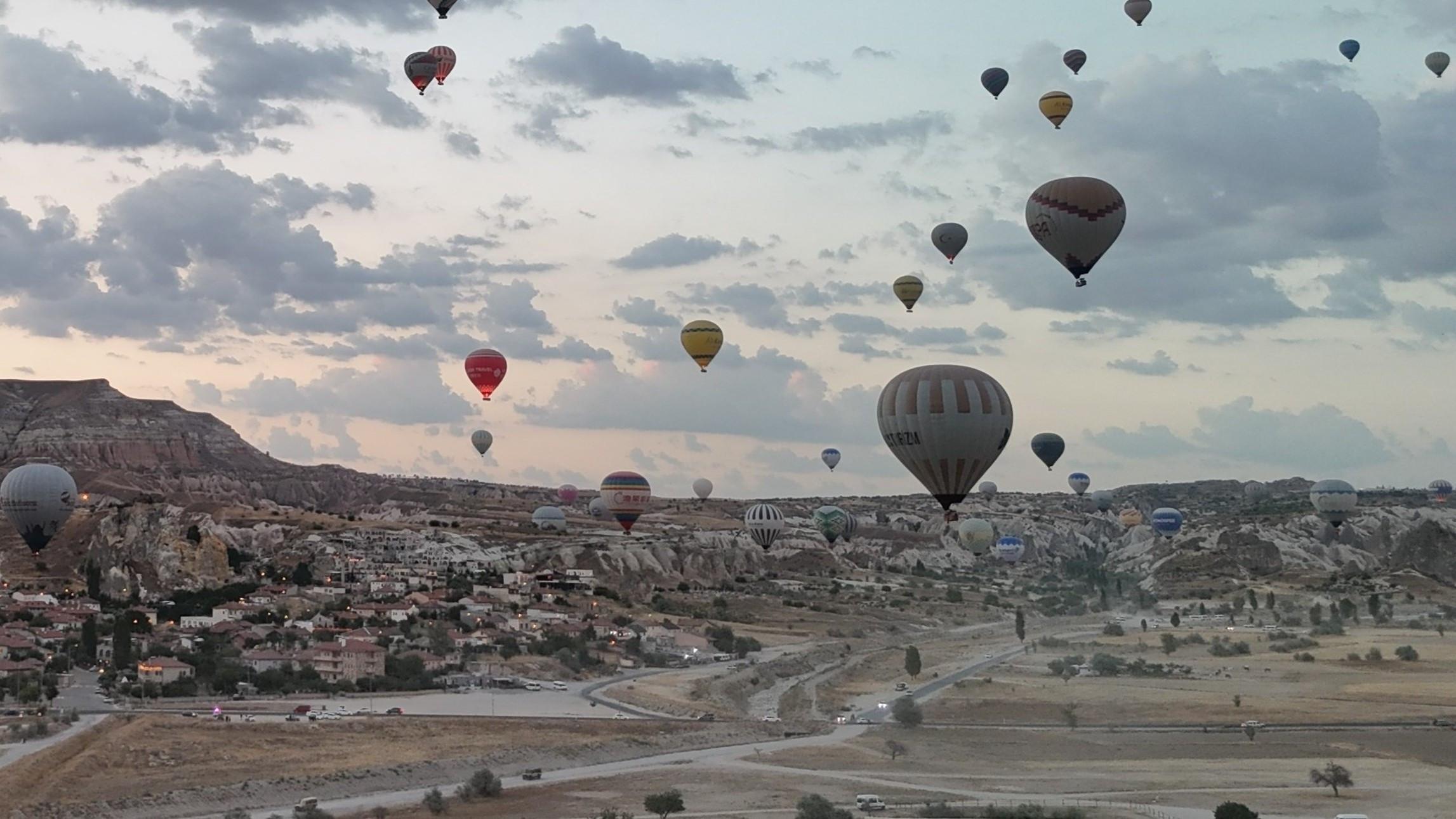 Türkiye records 308,000 hot air balloon passengers in first half