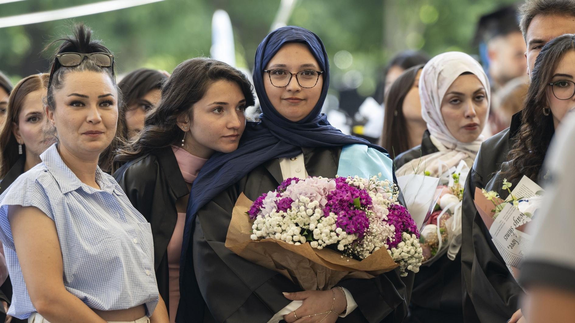 Miracle quake survivor graduates university