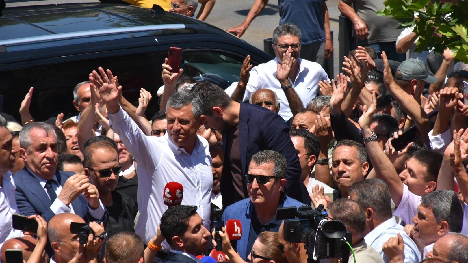 Ousted CHP leader renews call for early national polls