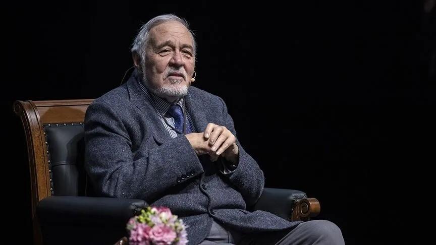 Historian İlber Ortaylı’s personal belongings sale sparks debate