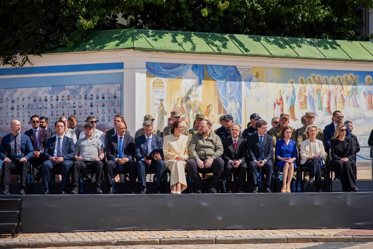 EU extends right to stay for Ukrainians, excludes military-age men