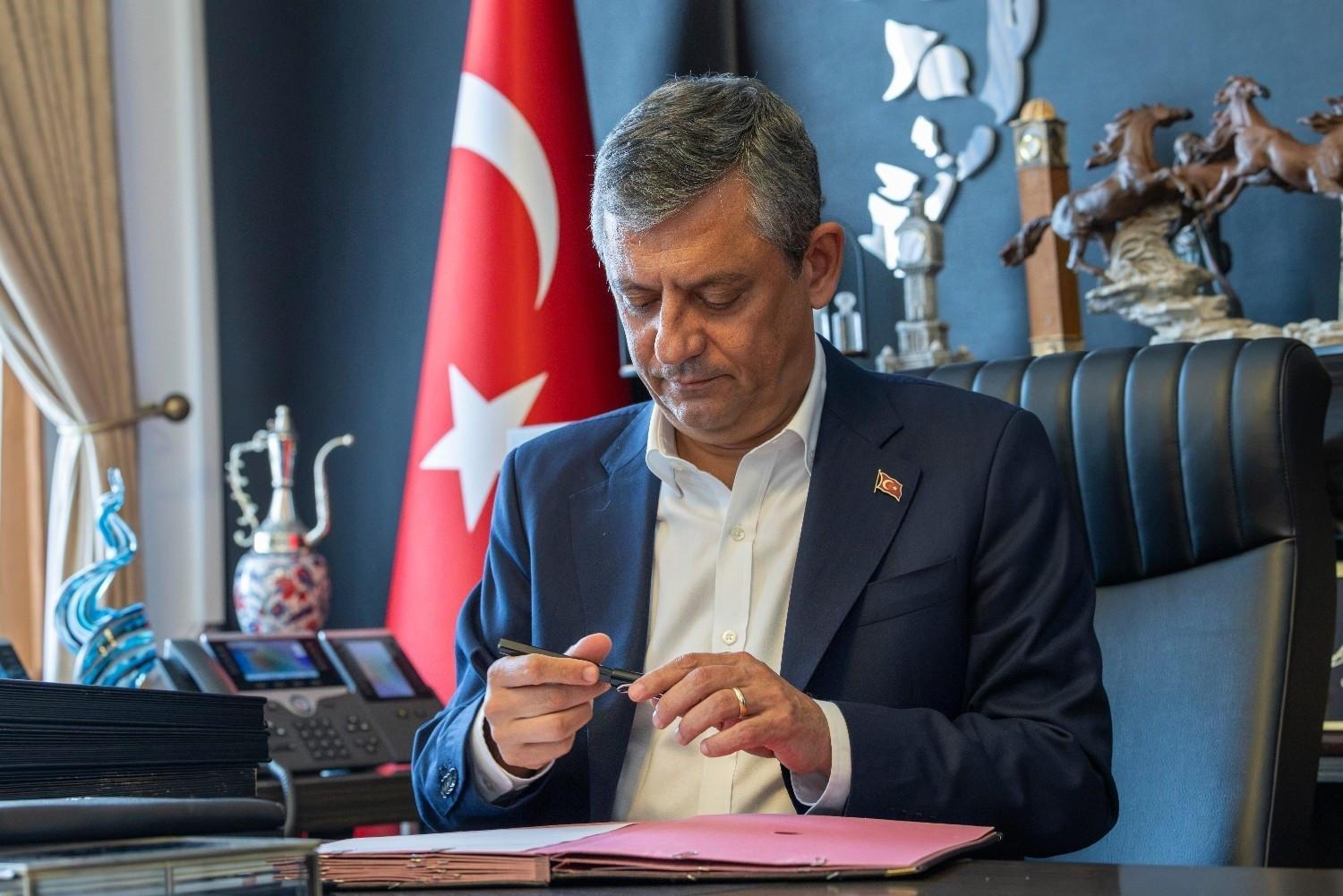 Özel quits opposition CHP to found new party