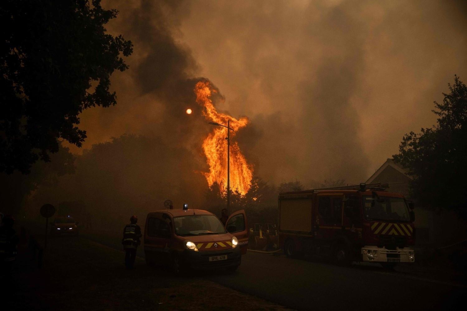 Thousands flee wildfires in southern Europe