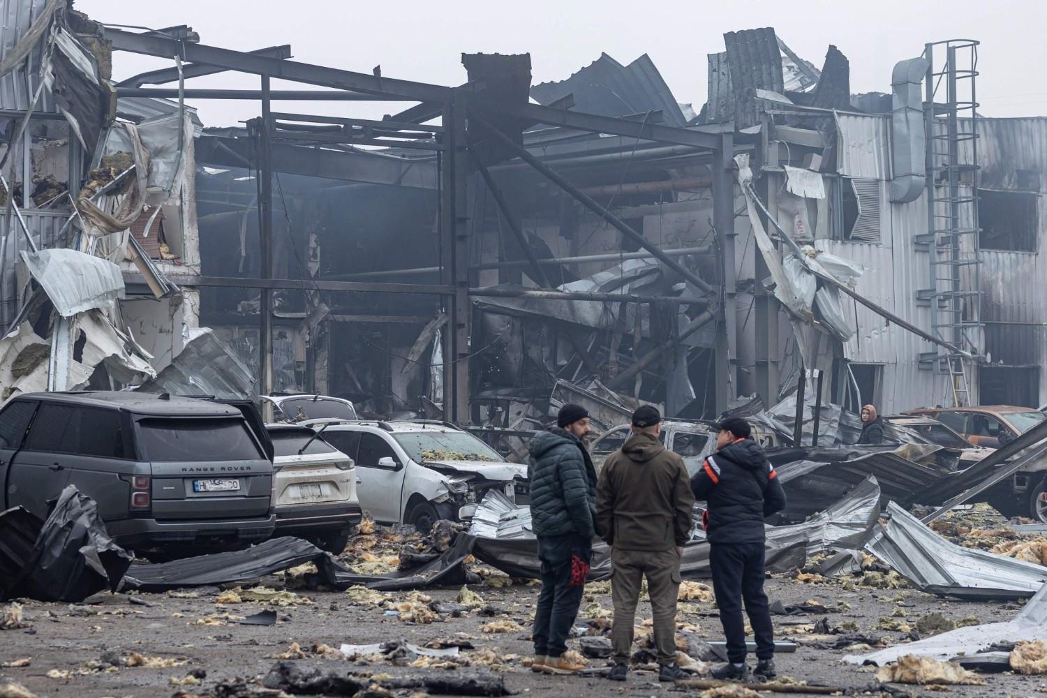 Russia hits arms expo near Kiev, kills 10: officials