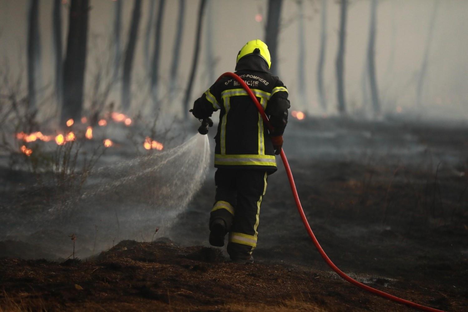 More than 325,000 flee wildfires in France and Spain