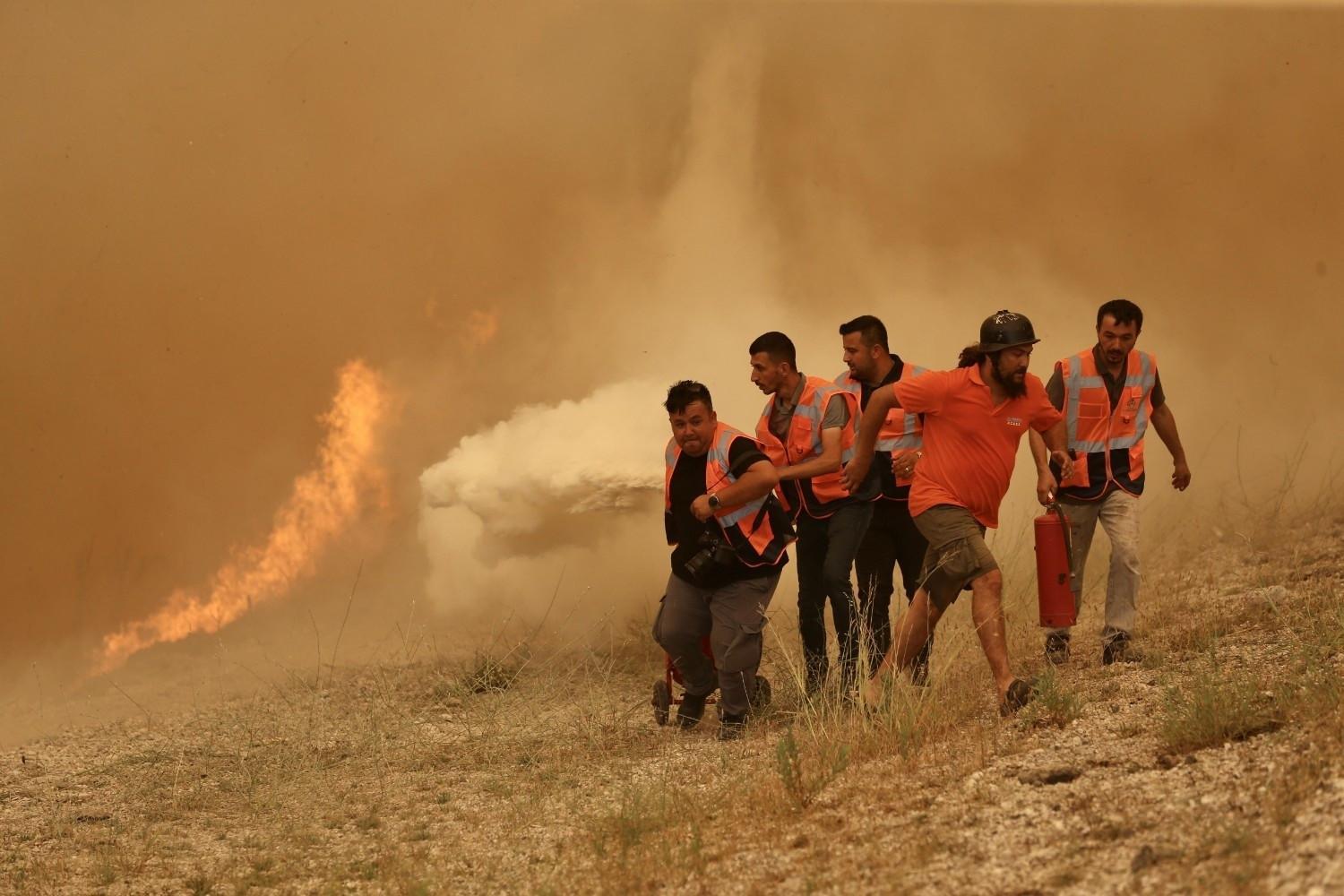 Wildfires rage across southern Türkiye