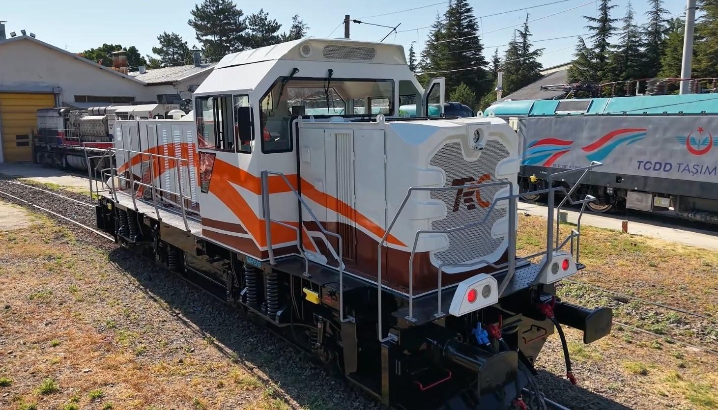 Türkiye exports first domestic diesel-electric locomotive to Africa