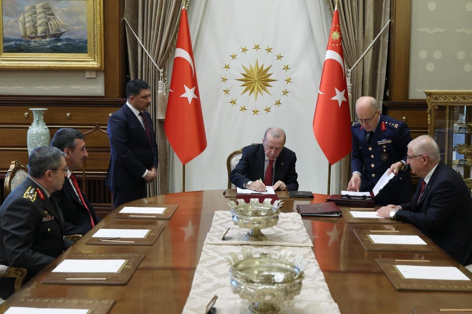 Top military council names Dalkıran air force chief, promotes dozens