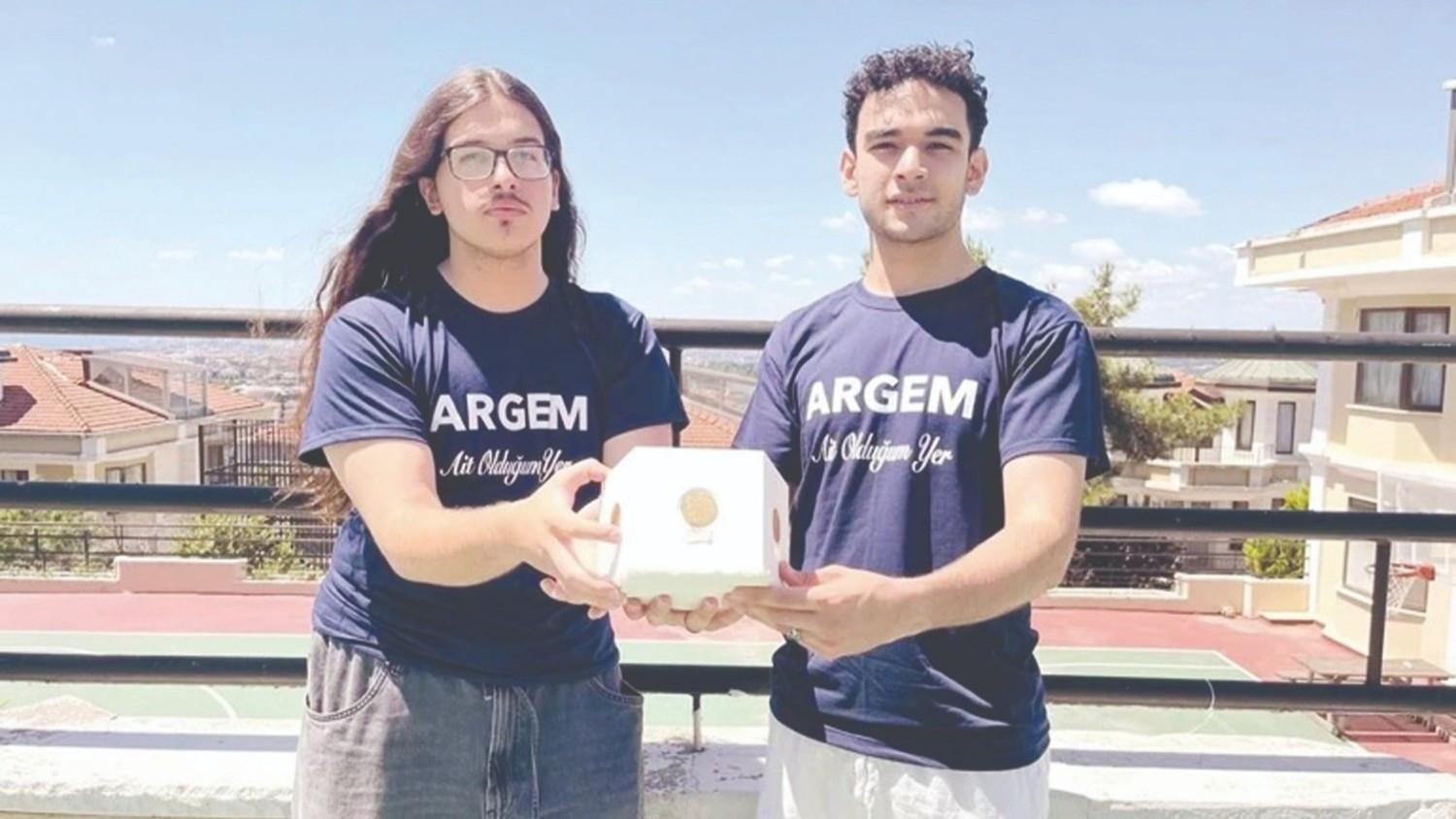 Istanbul students design glacier black box for Antarctic research