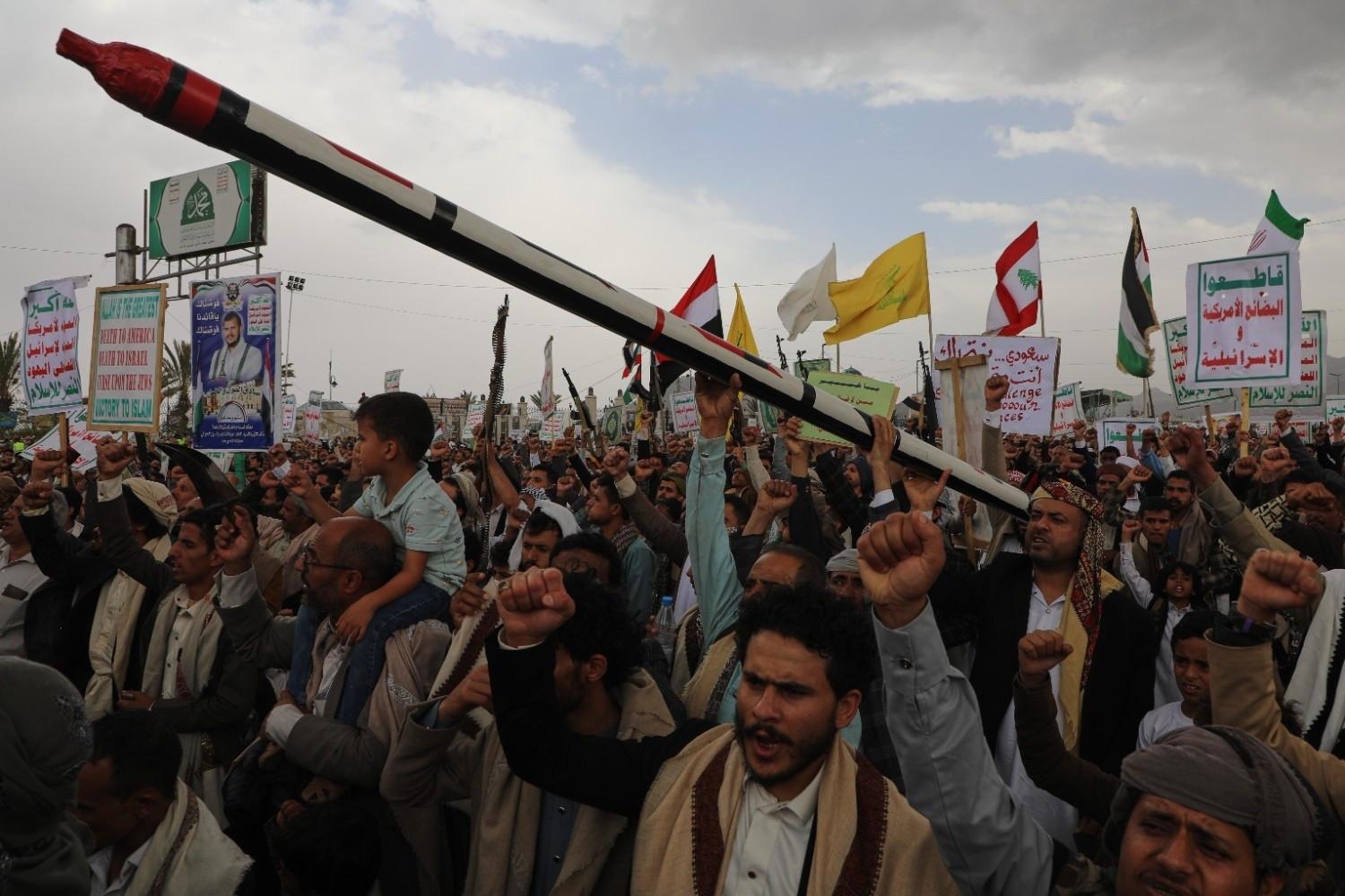 Houthi attacks kill at least 58 Yemeni government troops