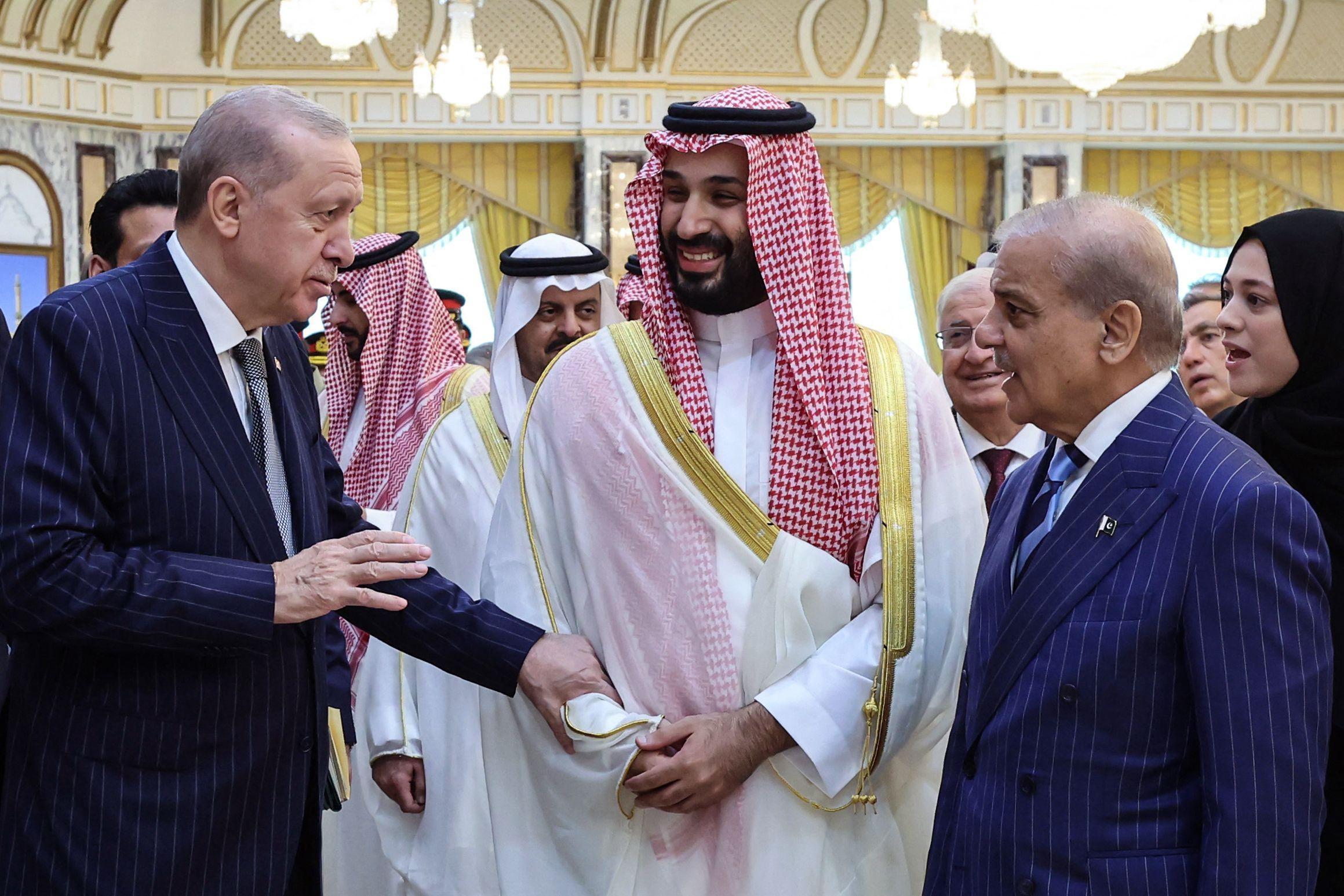 Mecca defense pact targets no country, open to other nations: Erdoğan