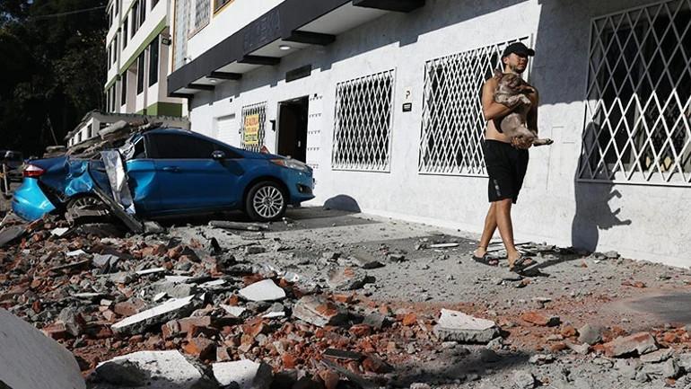 Magnitude 7.4 earthquake strikes western Colombia