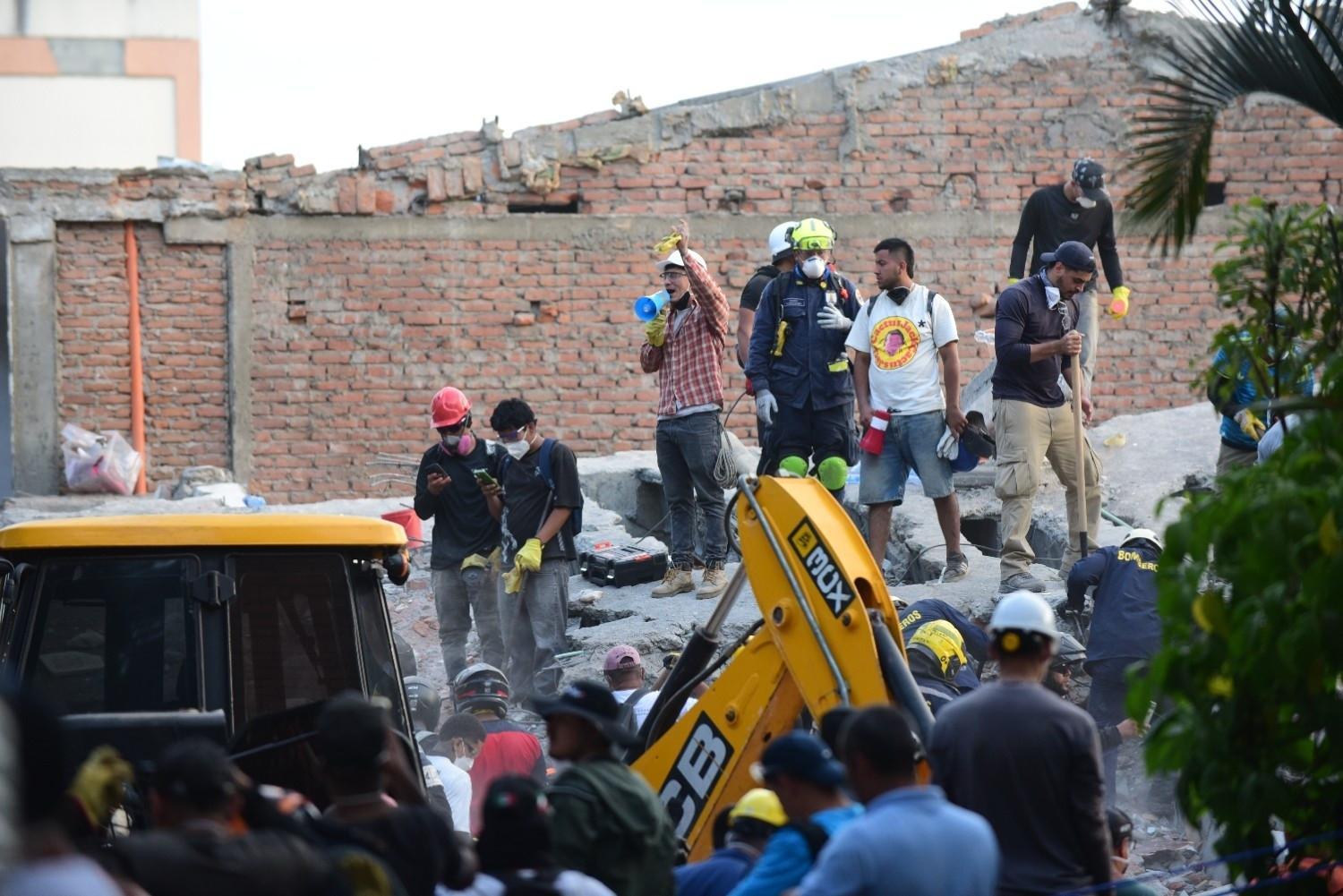 Woman pulled alive from Colombia quake rubble as toll rises
