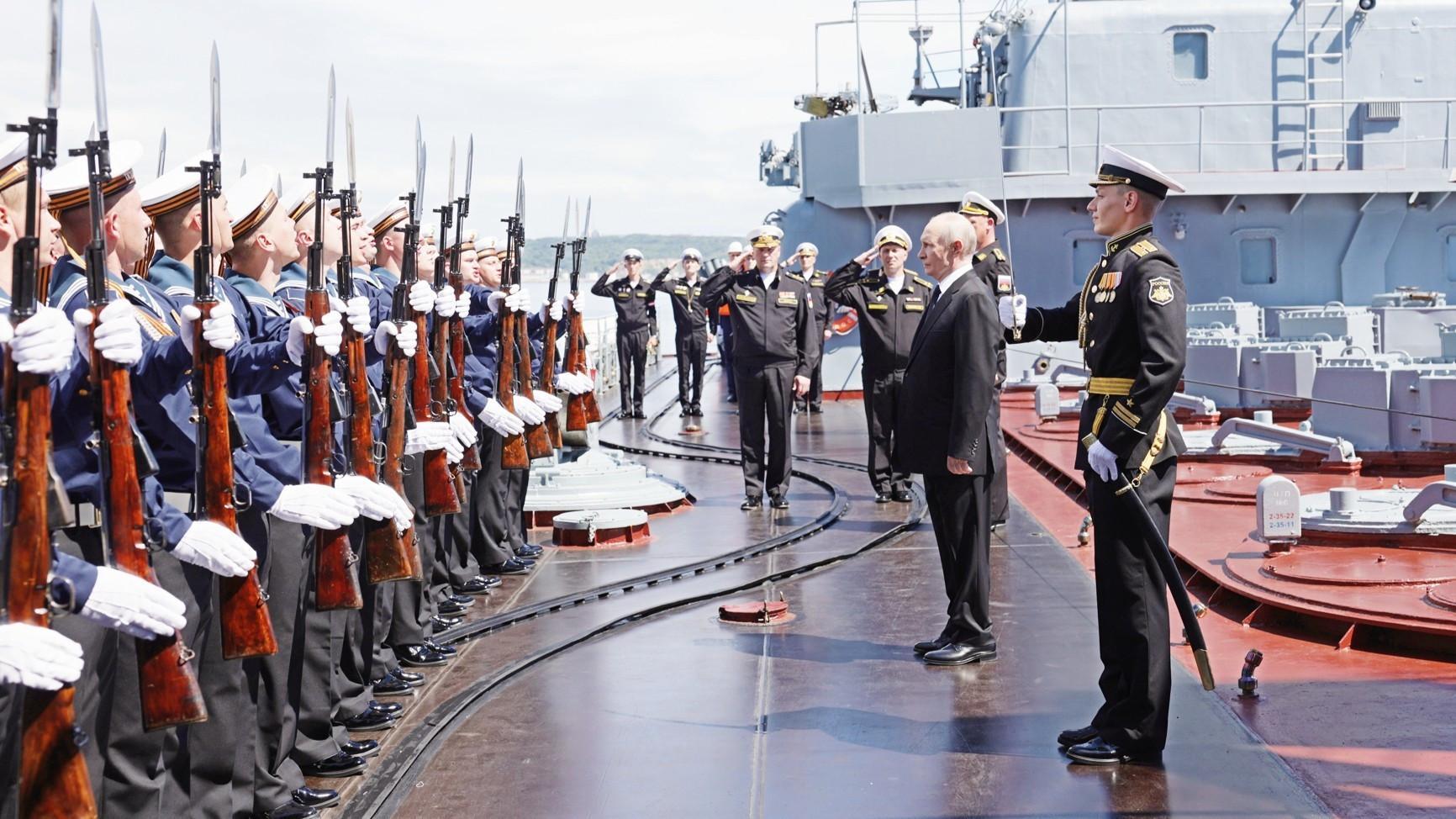Putin threatens seizures of European ships