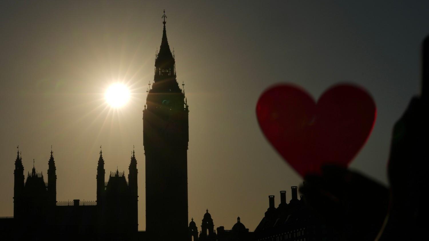 UK economy slows amid political unrest, Mideast war