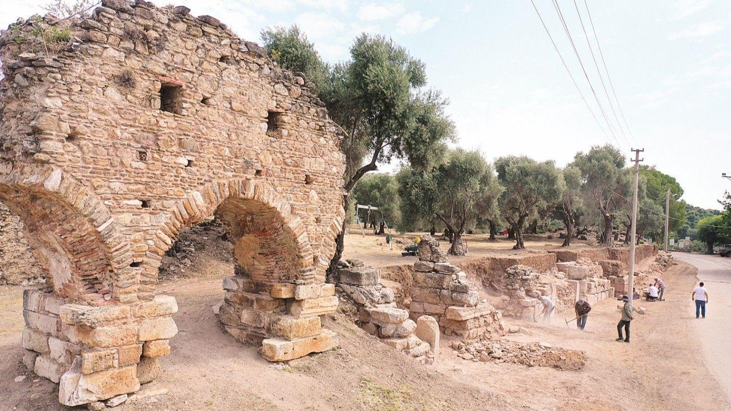 1,600-year-old bathhouse emerges at ancient city of Nysa