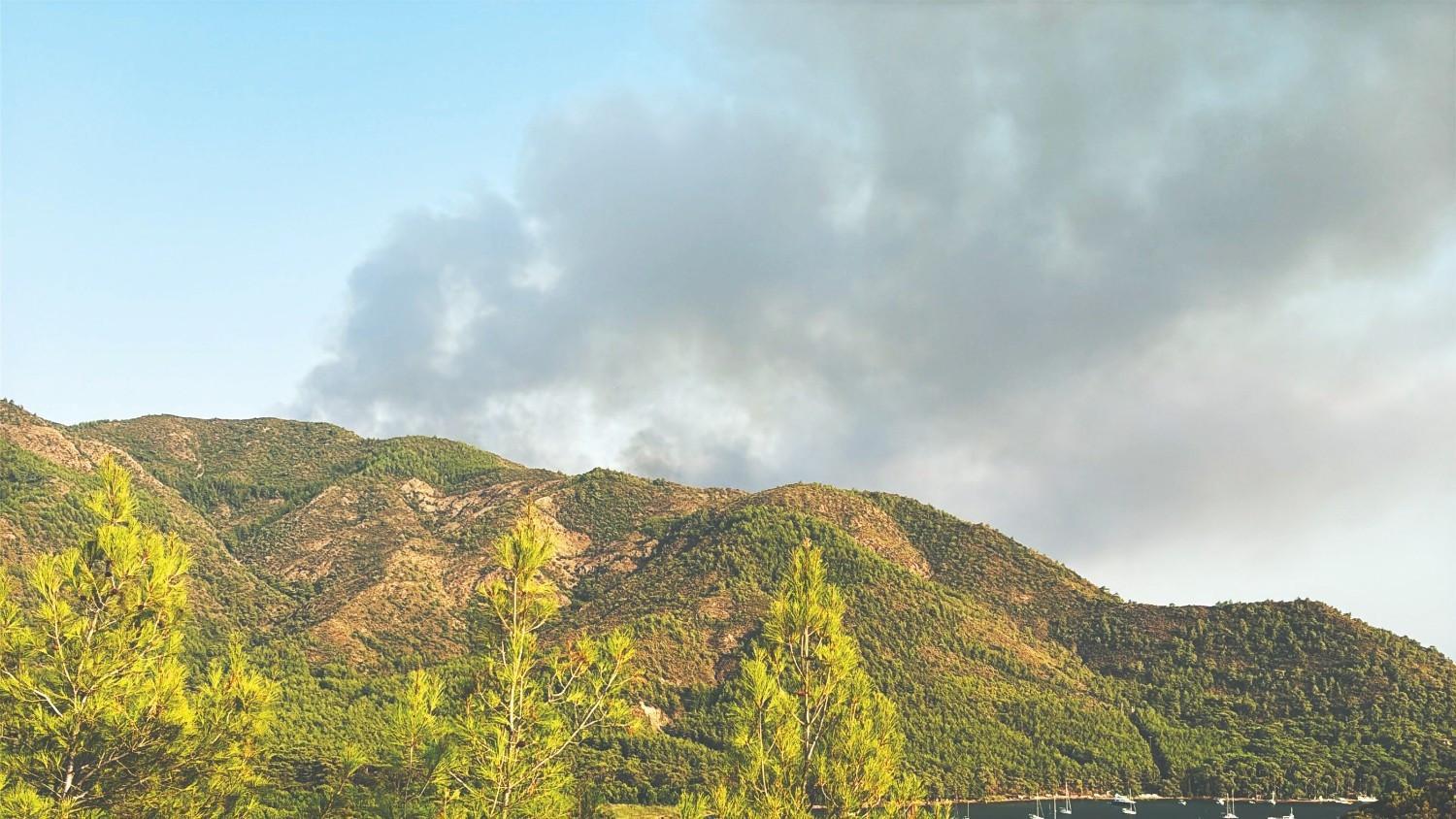 Navy ships haul water tenders to Marmaris