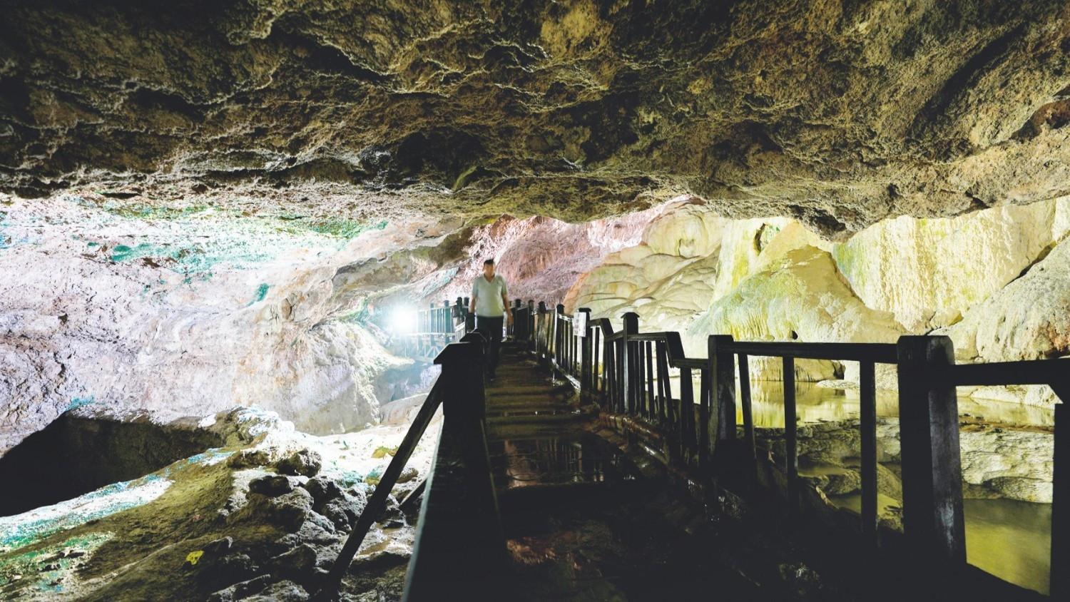 ‘Underground Pamukkale’ draws tourists with natural beauty