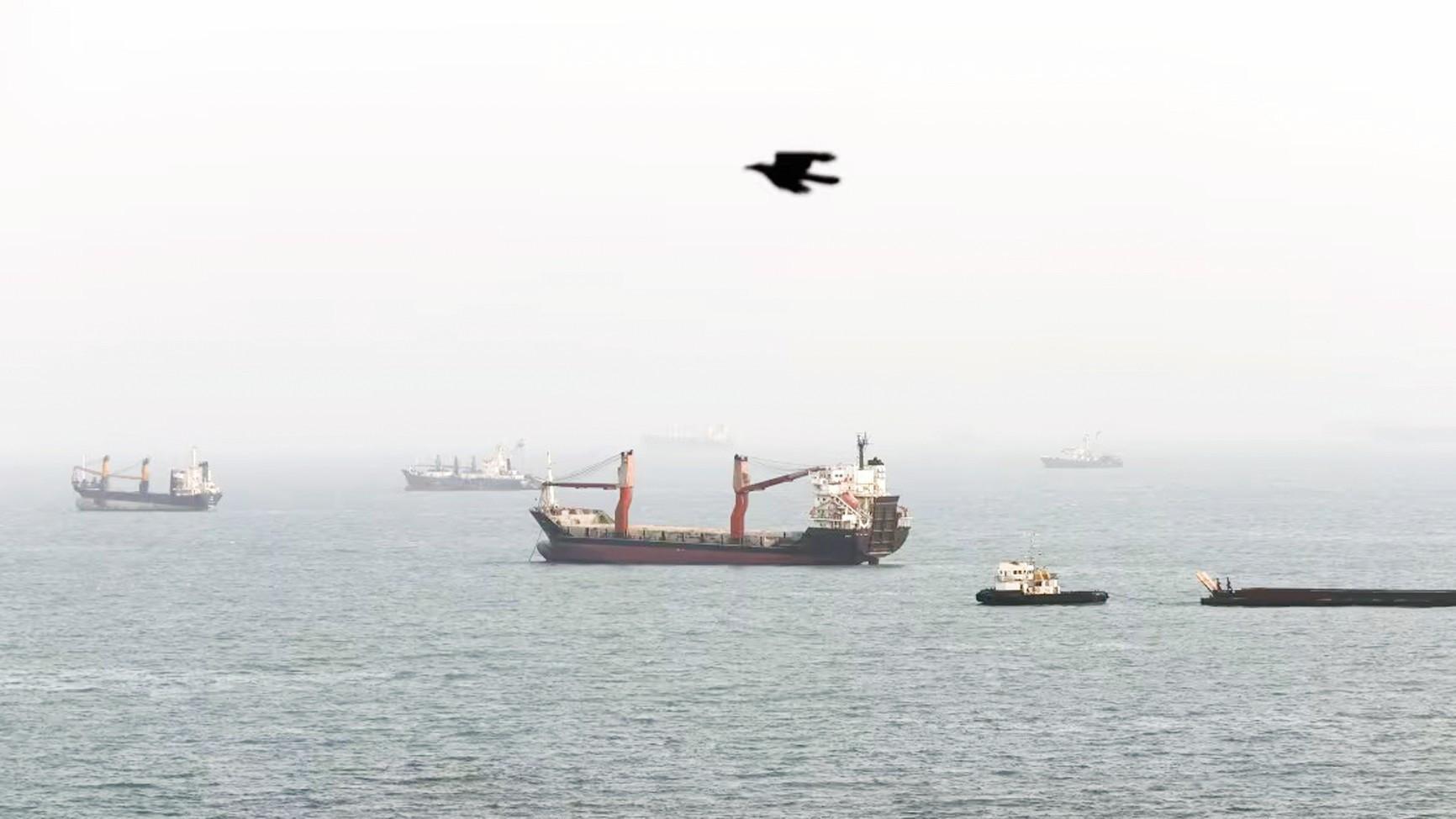 US-Iran ceasefire set to expire as Hormuz tensions persist