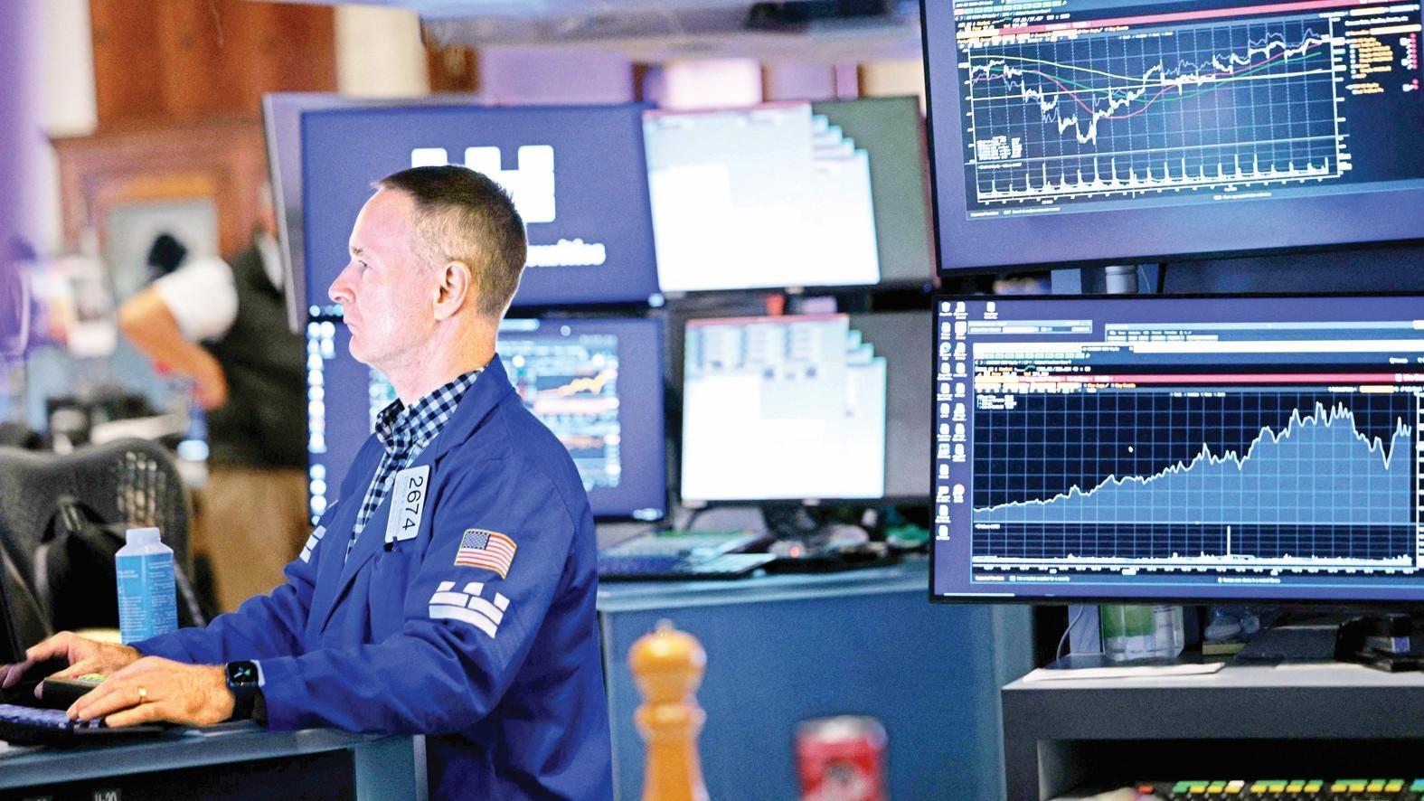 Government borrowing costs hit multidecade highs