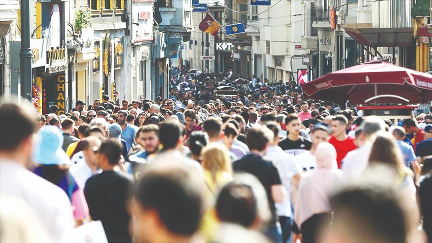 Quarterly unemployment rate falls to 7.9 percent