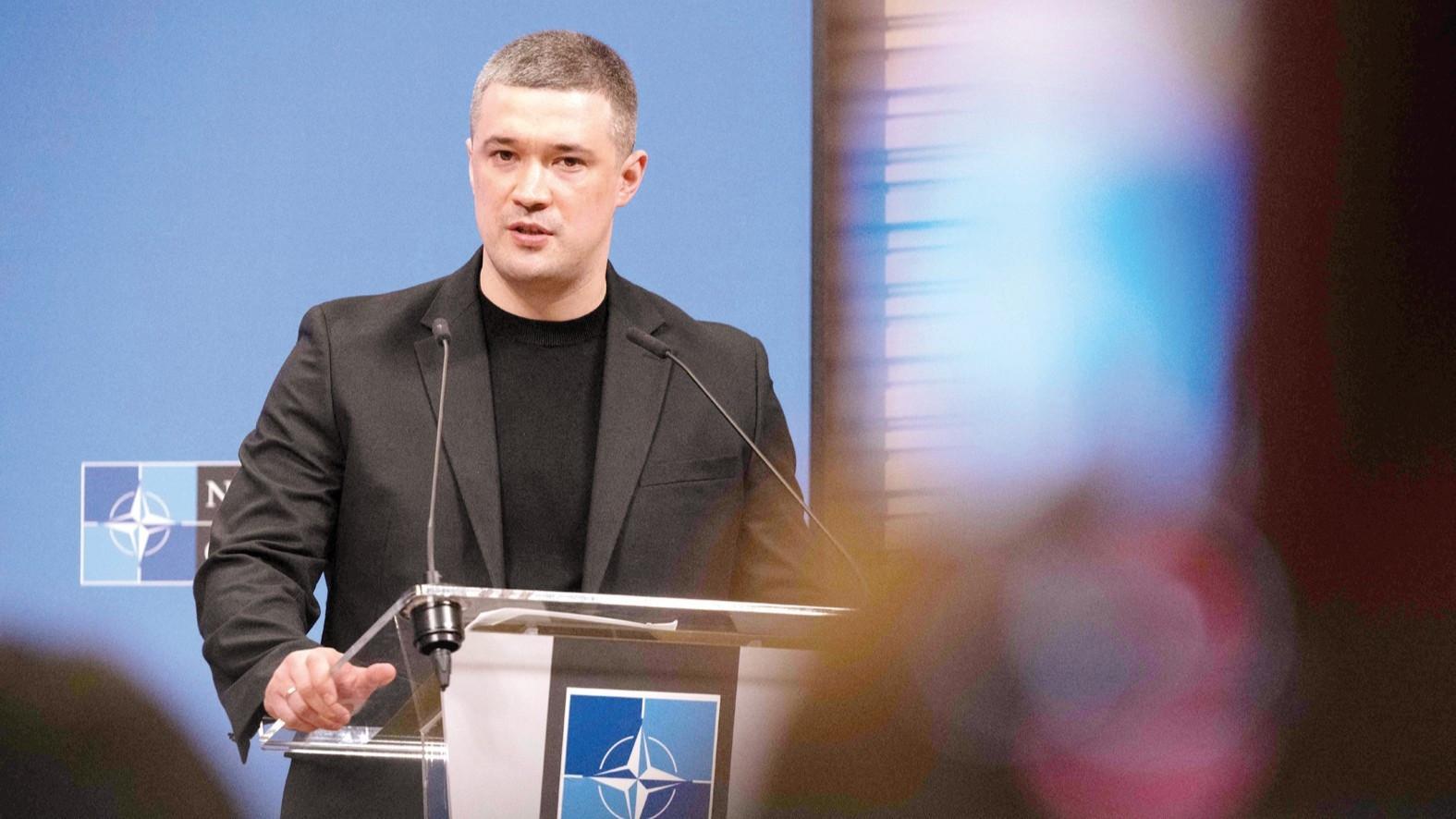 Sacked Ukraine minister urges path to elections