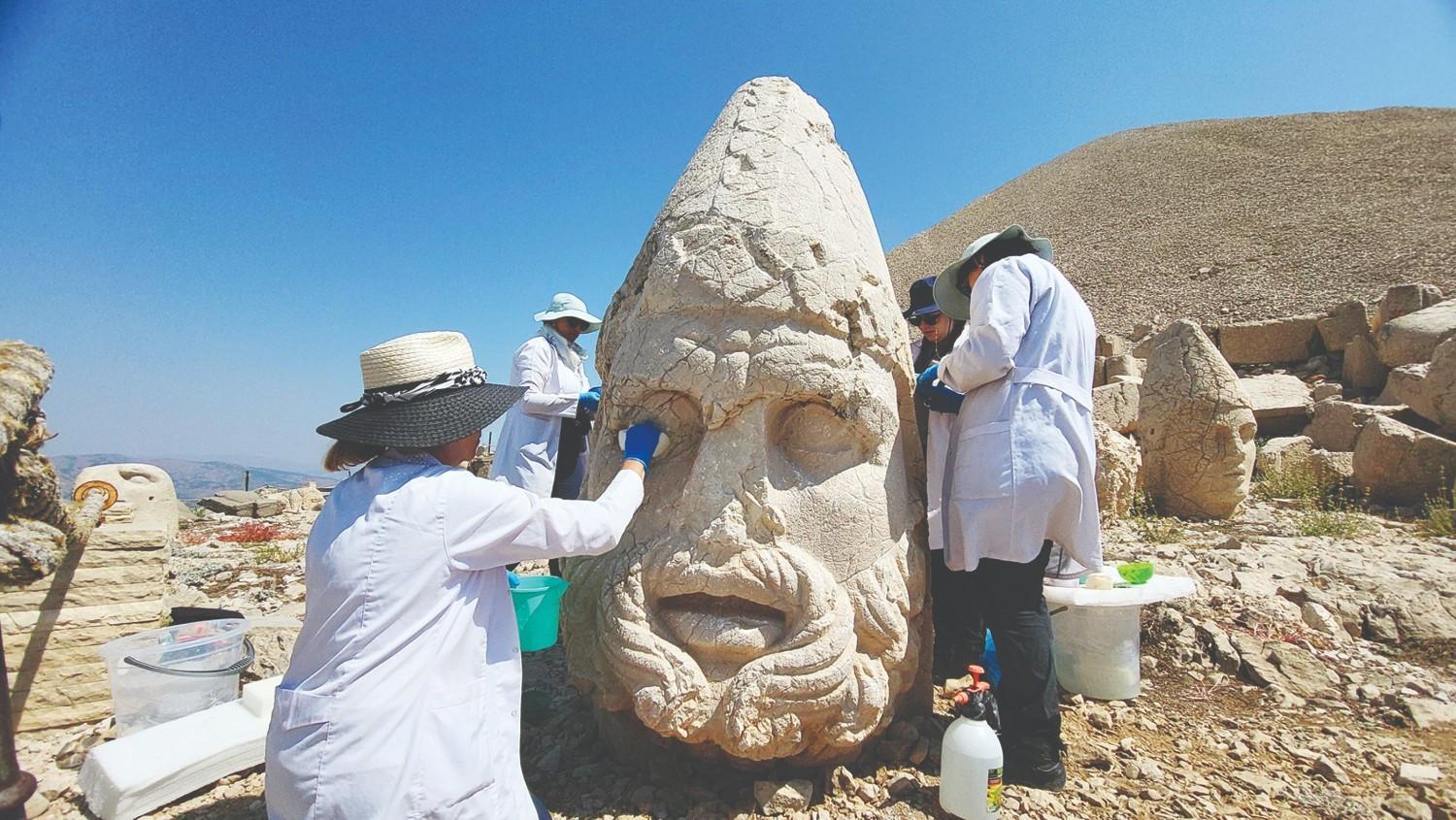 Nemrut’s ancient statues undergo nanolime treatment for preservation
