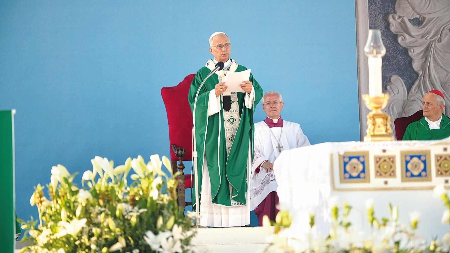 Pope Leo calls for dialogue over conflict