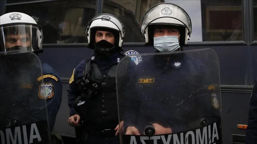 Migrants clash with police in Greece