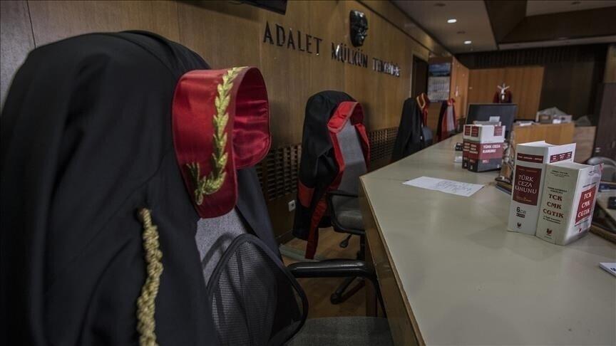 Istanbul court hands prison terms to 6 mayors in corruption case