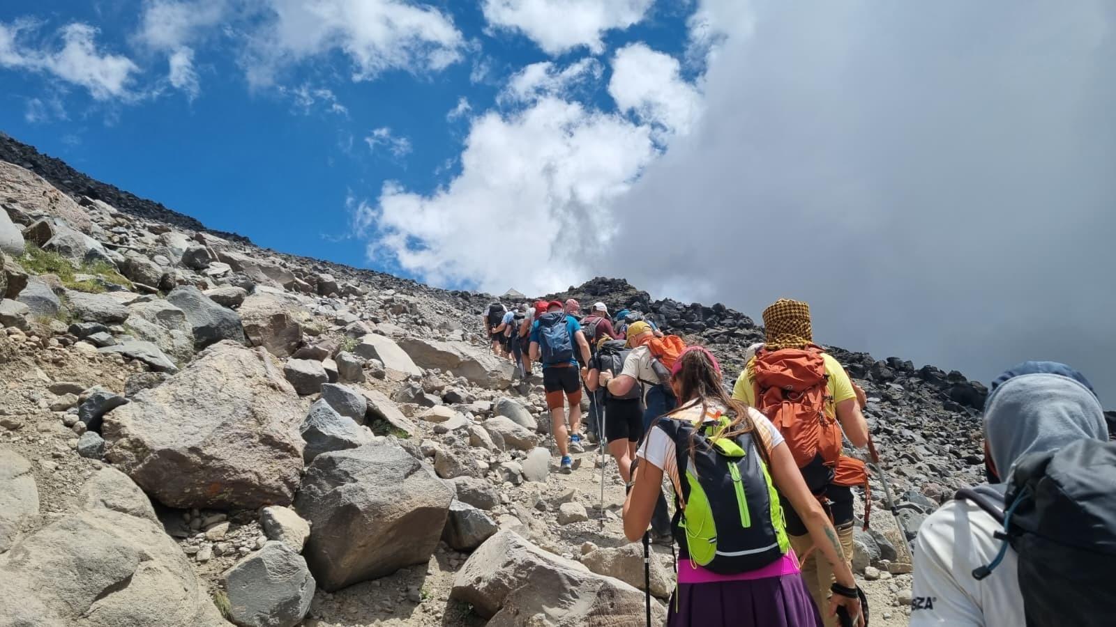 Nearly 4,000 climbers scale eastern Türkiye’s Mount Ağrı