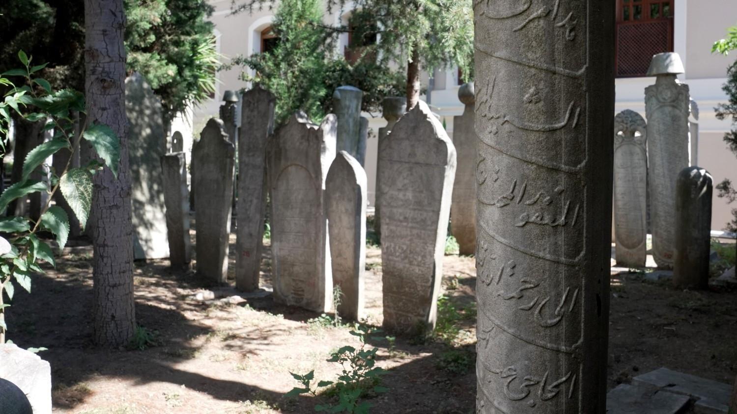 Academics map Istanbul gravestones to preserve heritage