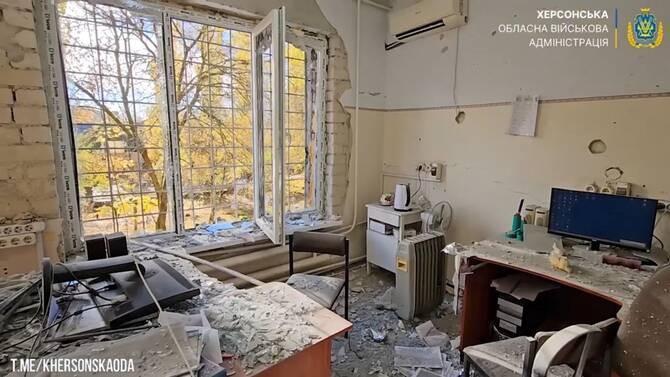 Kherson residents urged to flee as Russian attacks intensify