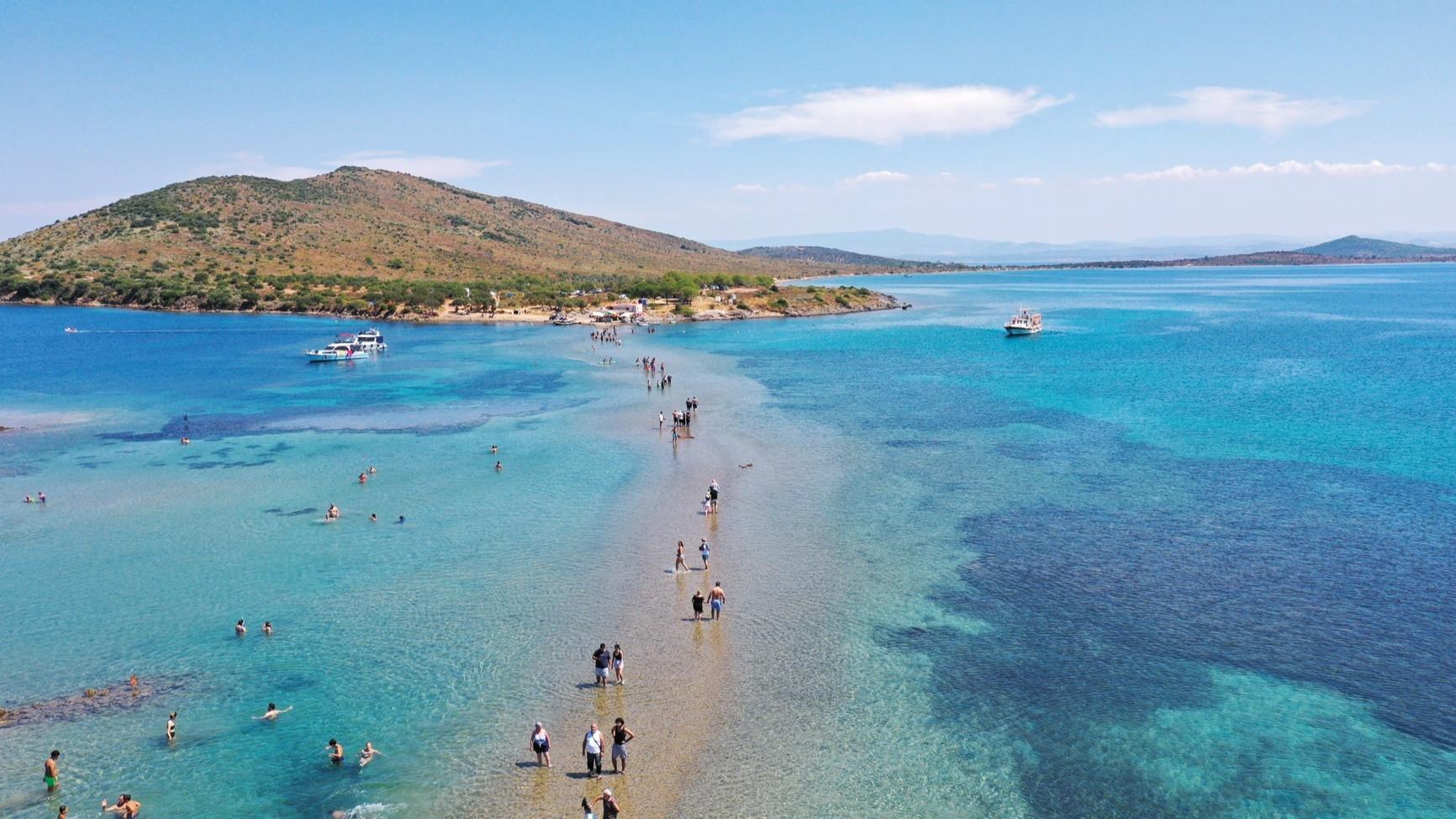 Summer tides reveal hidden path connecting Cunda, Maden islands