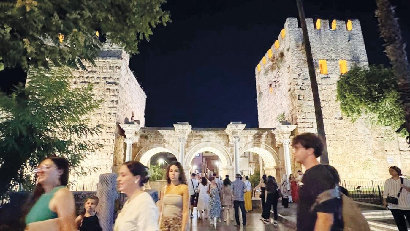 Hadrian’s Gate sheds light on Antalya’s history