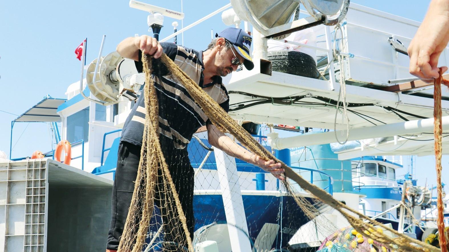 Fishing ban ends as Black Sea fishermen anticipate bumper bonito season