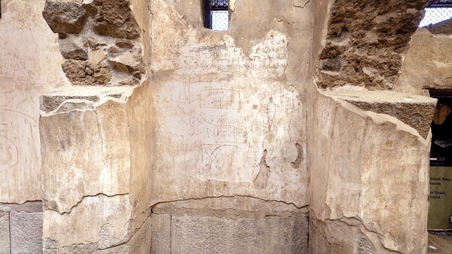 New rooms, paintings unearthed at Smyrna