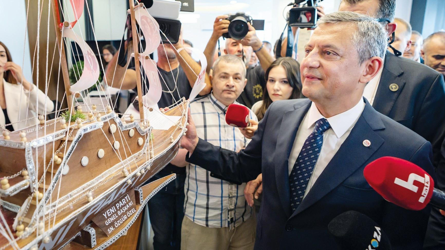 Özel vows to step down if New Party fails in first polls