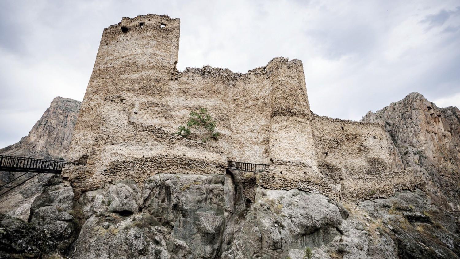 New paved road smooths journey to historic Engüzekkapı Castle
