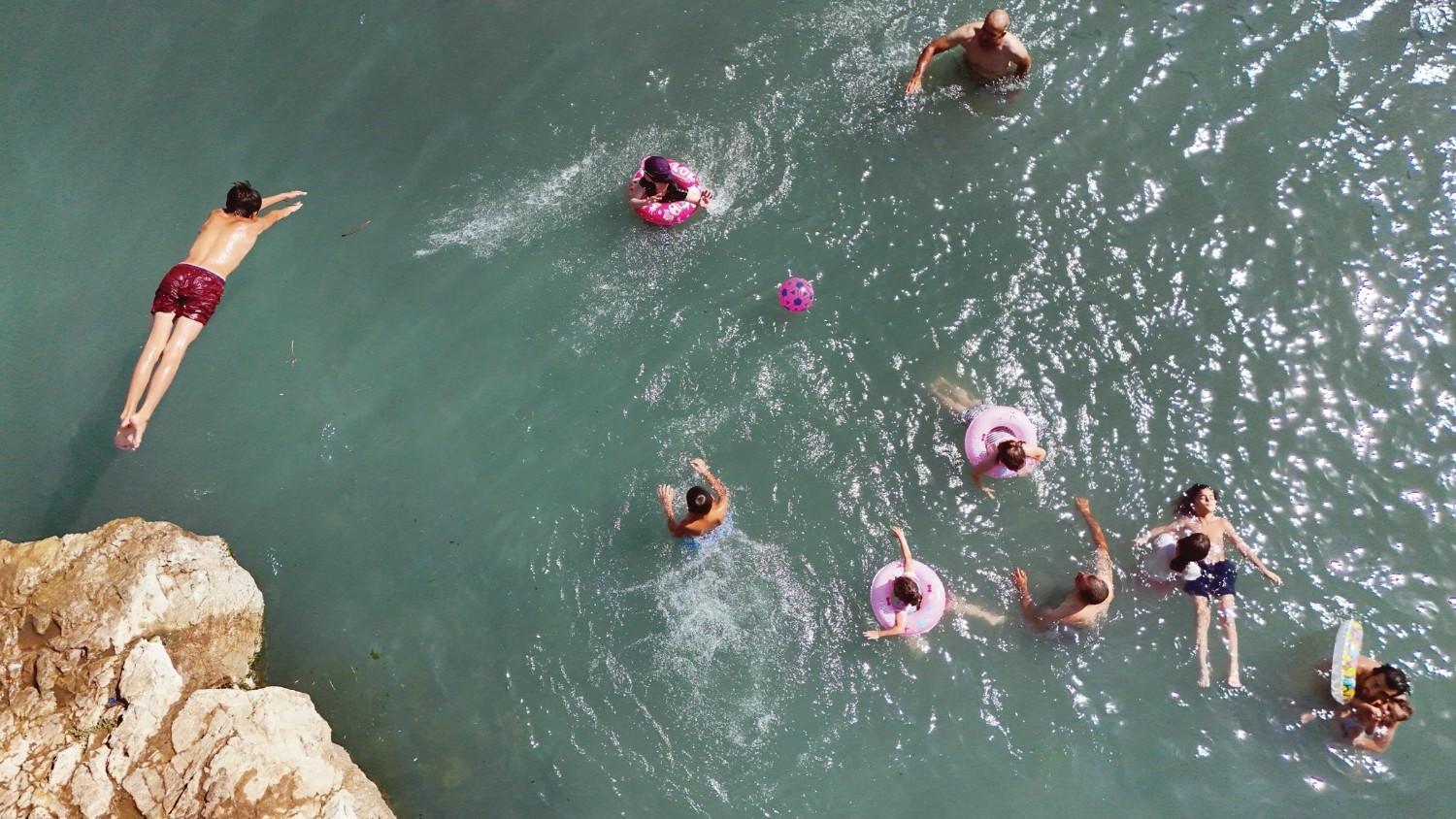 Locals, tourists flock to cooler spots in eastern Türkiye amid scorching heat