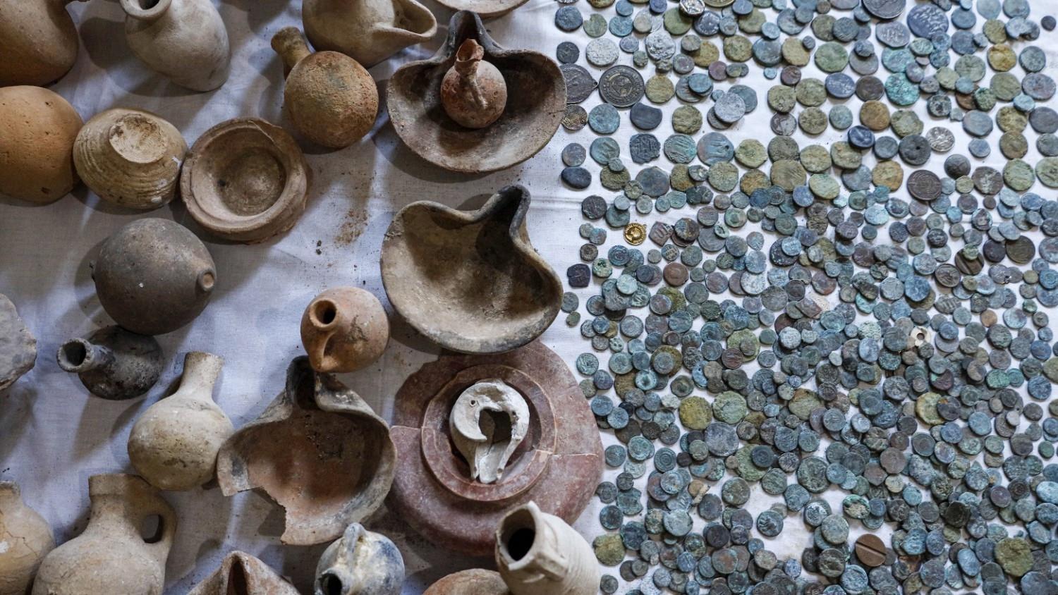 Syrian collector hands over 20-year collection