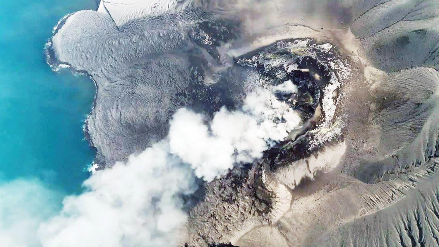 Indonesia’s main airport suspends operations after volcanic eruption