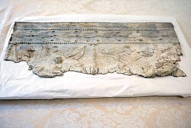 US returns sarcophagus fragments to Lebanon