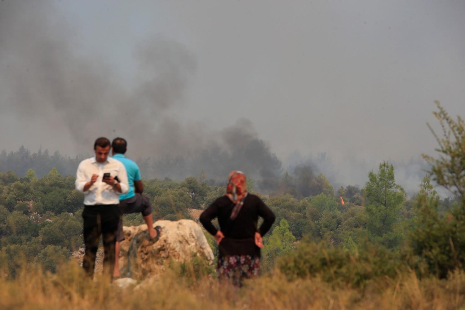 Wildfires rage in Antalya, Adana as homes evacuated
