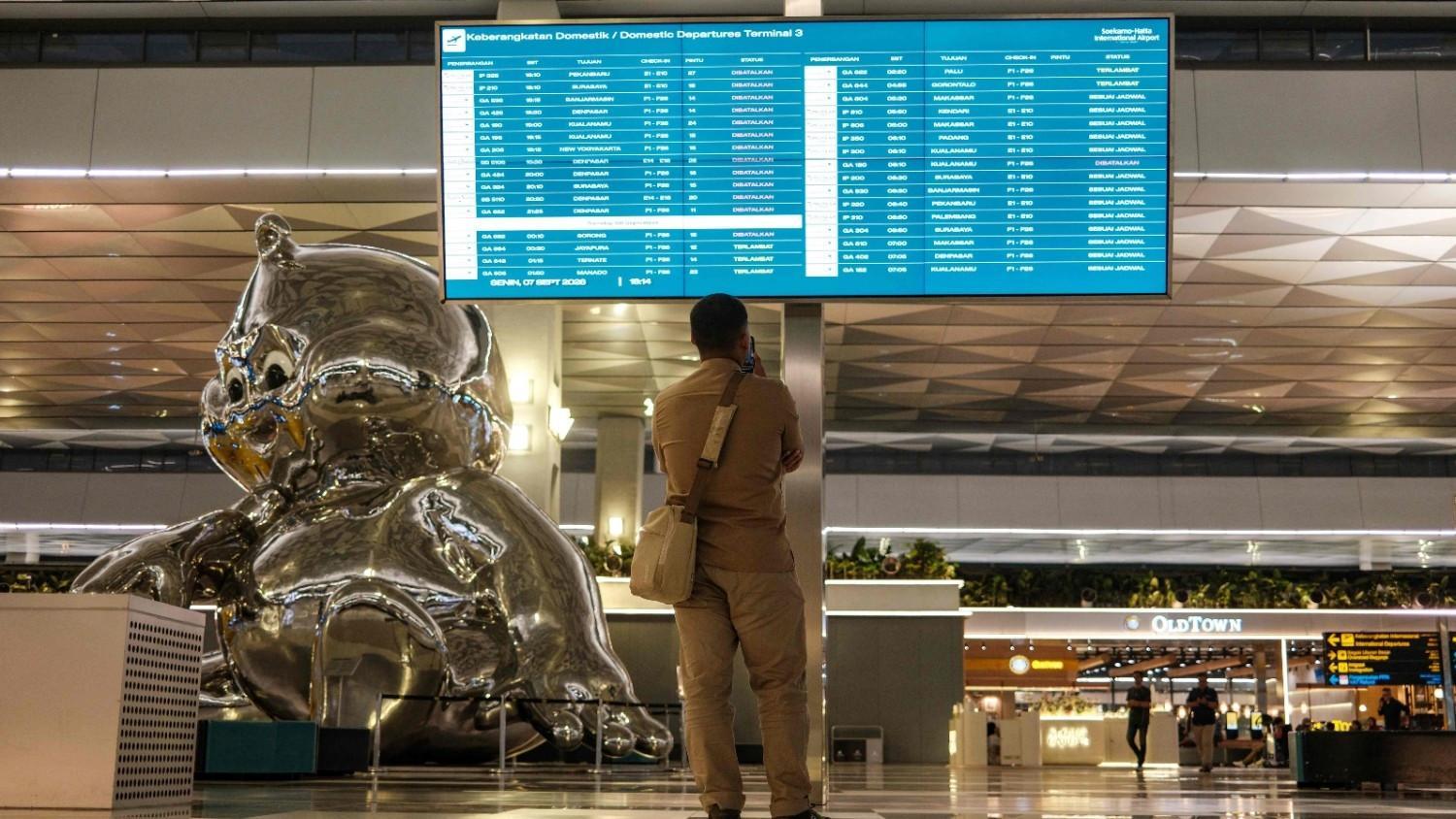 Flights resume gradually in Indonesia after volcanic eruption