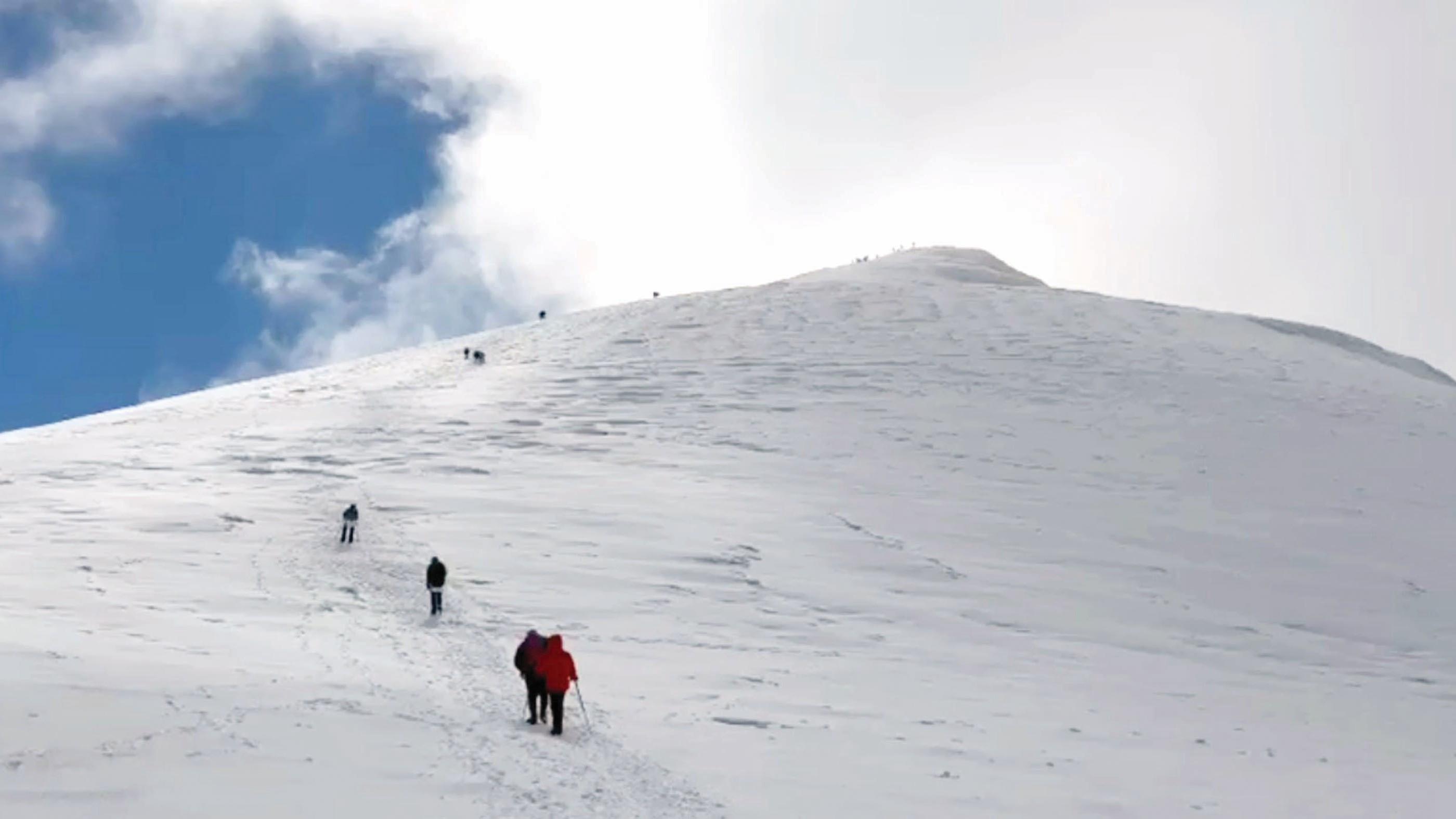 Melting Mount Ağrı glacier threatens eastern Türkiye villages